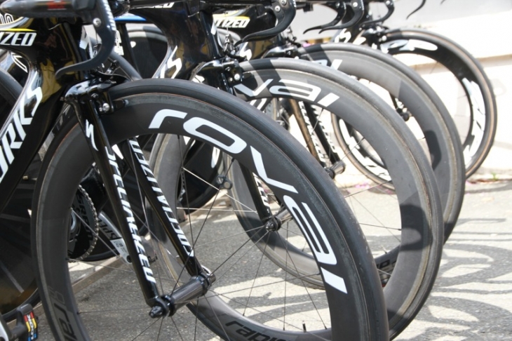 フロントホイールは60mmハイトのロヴァールrapide60 | cyclowired